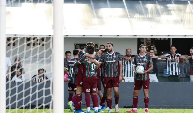fluminense-vira-no-fim-sobre-santos-de-neymar,-em-jogo-com-golacos-na-vila