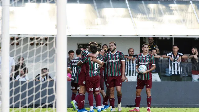 fluminense-vira-no-fim-sobre-santos-de-neymar,-em-jogo-com-golacos-na-vila