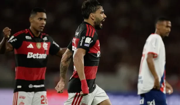 flamengo-vence-bahia,-homenageia-oscar-schmidt-e-chega-a-vice-lideranca