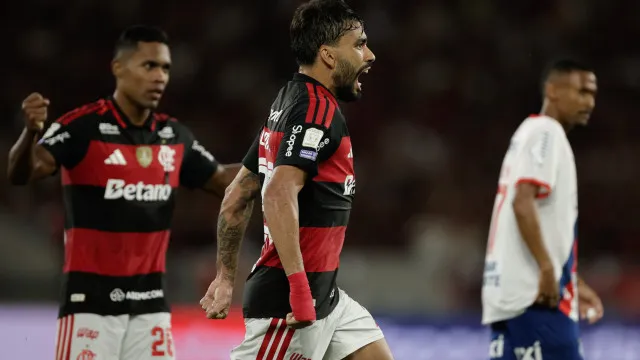 flamengo-vence-bahia,-homenageia-oscar-schmidt-e-chega-a-vice-lideranca