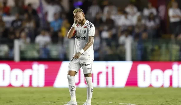 neymar-para-na-trave,-e-santos-so-empata-com-coritiba-pela-copa-do-brasil