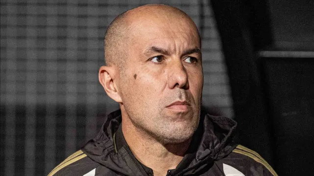 flamengo-supera-vitoria-na-copa-do-brasil-e-segue-100%-ha-6-jogos