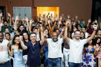 com-forte-presenca-popular,-soldado-alcivan-declara-apoio-a-marcos-duarte-e-thiago-dimas-em-reuniao-com-grande-publico-em-araguaina