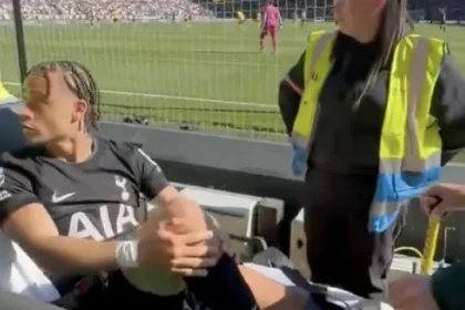 “vai-se-fo*”.-estrela-do-tottenham-sai-da-maca-para-reclamar-com-torcedor