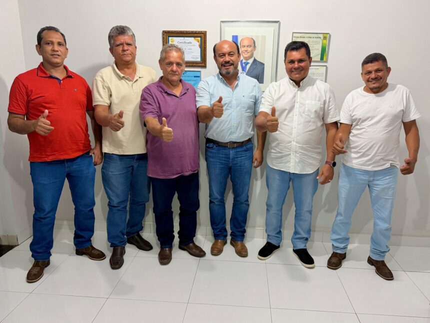 prefeito-batista-cavalcante-e-4-vereadores-de-presidente-kennedy-declaram-apoio-a-pre-candidatura-de-sandoval-cardoso-a-deputado-federal