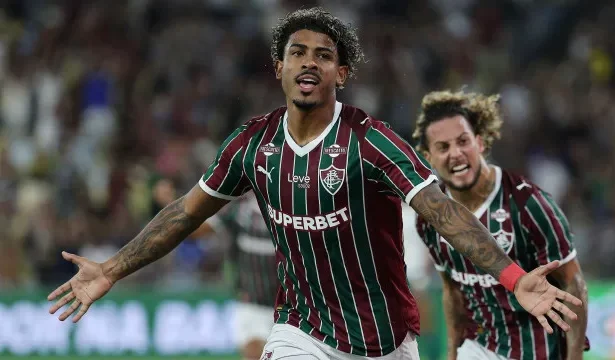 john-kennedy-decide,-fluminense-vence-chape-e-se-mantem-perto-dos-lideres