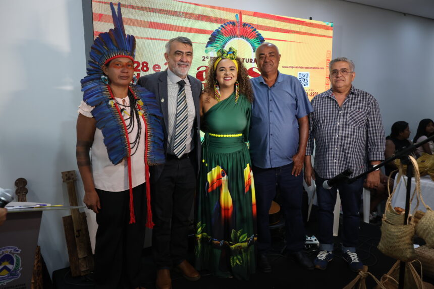 “a-casa-do-povo-e-para-o-povo”,-diz-amelio-ao-abrir-2a-feira-das-mulheres-empreendedoras-da-amazonia