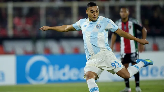 carlos-vinicius-perde-3-penaltis,-tem-gol-anulado,-e-gremio-empata-na-sul-americana