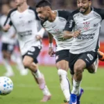 corinthians-de-diniz-joga-bem,-bate-penarol-e-encaminha-vaga-na-libertadores