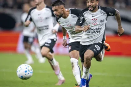 corinthians-de-diniz-joga-bem,-bate-penarol-e-encaminha-vaga-na-libertadores