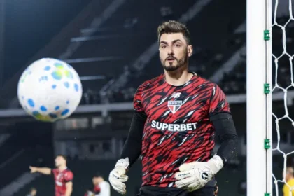 rafael-recusa-cruzeiro-e-bahia-e-ja-mira-renovacao-de-contrato-no-sao-paulo