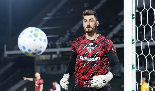rafael-recusa-cruzeiro-e-bahia-e-ja-mira-renovacao-de-contrato-no-sao-paulo
