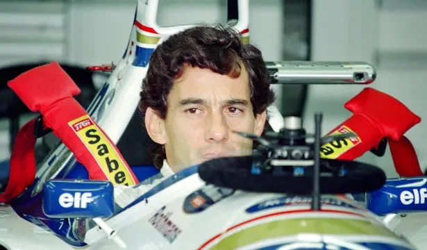 ayrton-senna-morreu-ha-32-anos:-relembre-32-momentos-do-idolo-brasileiro