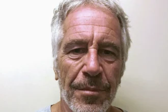 “hora-de-dizer-adeus”:-jeffrey-epstein-teria-deixado-nota-antes-de-morrer