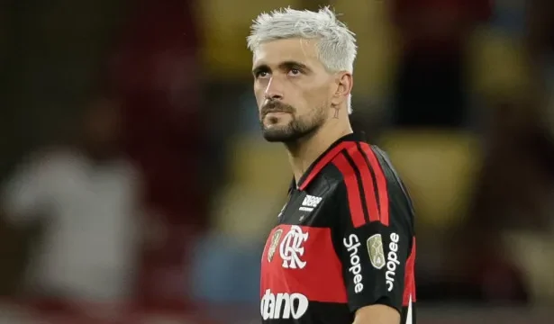 arrascaeta-recebe-alta-apos-cirurgia-e-inicia-nova-etapa-de-recuperacao-antes-da-copa