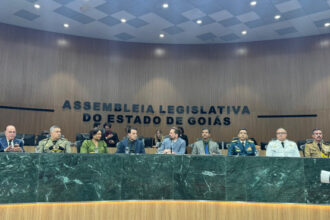 comandante-geral-do-cbmto-e-homenageado-com-medalha-maxima-do-legislativo-goiano-–-bombeiros-to