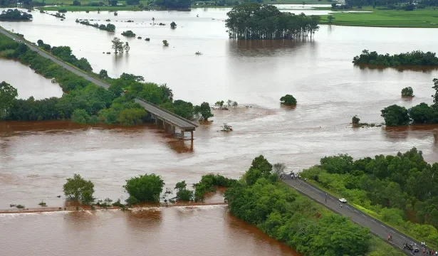 chuvas-deixam-mais-de-500-desalojados-no-rs;-cidade-decreta-emergencia