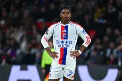 endrick-marca-de-novo,-e-lyon-vence-rennes-pelo-campeonato-frances