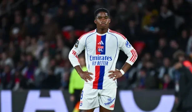endrick-marca-de-novo,-e-lyon-vence-rennes-pelo-campeonato-frances