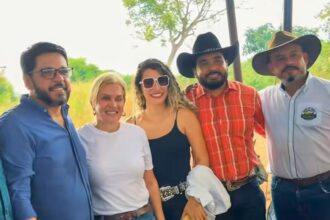 dra.-angela-da-facit-marca-presenca-na-tradicional-cavalgada-de-araguatins-e-fortalece-projecao-politica-no-tocantins