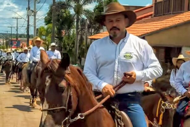 sandoval-cardoso-participa-da-cavalgada-de-araguatins-e-reforca-presenca-politica-no-interior