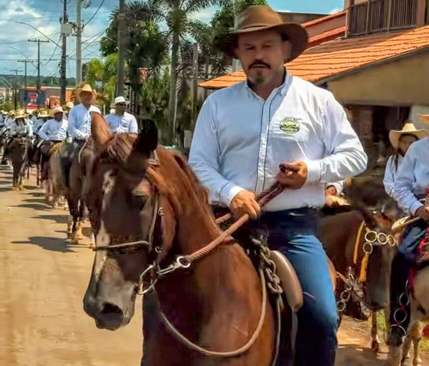 sandoval-cardoso-participa-da-cavalgada-de-araguatins-e-reforca-presenca-politica-no-interior