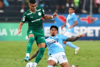 palmeiras-vence-fora,-reassume-lideranca-do-grupo-e-respira-na-libertadores