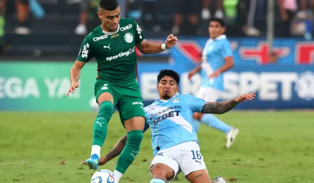 palmeiras-vence-fora,-reassume-lideranca-do-grupo-e-respira-na-libertadores