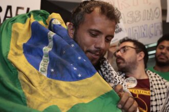 morre-mae-do-ativista-brasileiro-thiago-avila,-preso-em-israel