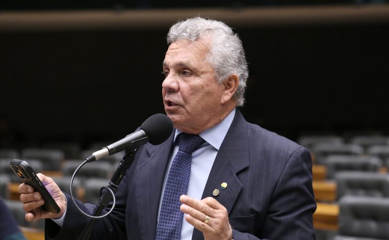 comissao-aprova-possibilidade-de-controle-de-acesso-em-areas-residenciais