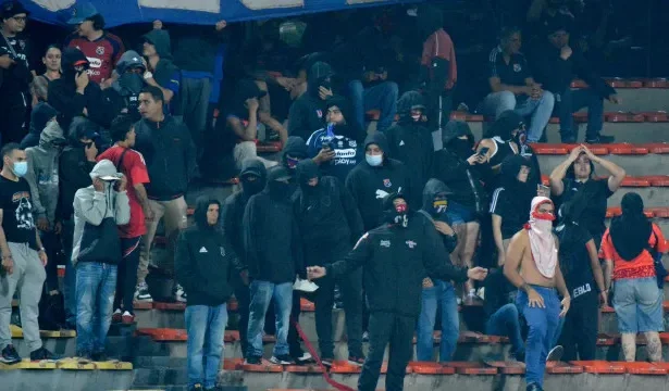 conmebol-cancela-medellin-x-flamengo-apos-tumulto-e-tentativas-de-invasoes