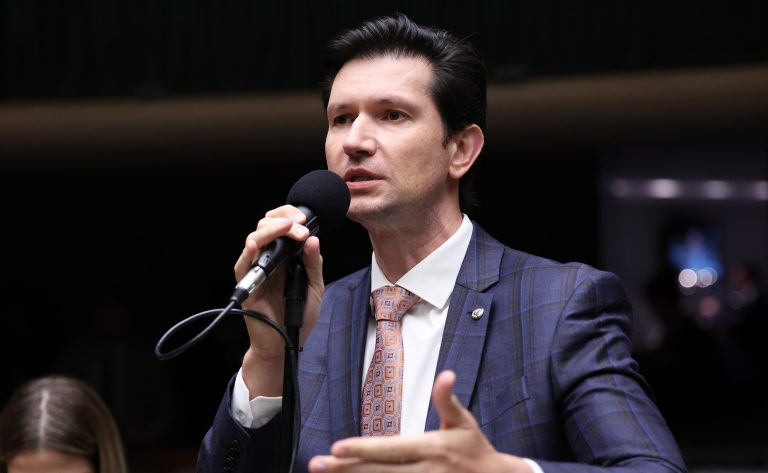 comissao-aprova-direito-a-remarcacao-gratuita-de-voo-para-candidato-a-concurso-que-mudar-de-data