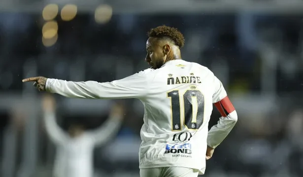 neymar-marca-em-‘despedida’-da-vila,-santos-vence-bragantino-e-escapa-do-z4