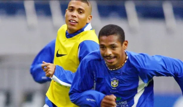 vampeta-diz-que-campeoes-de-2002-torcem-contra-o-brasil-na-copa-de-2026