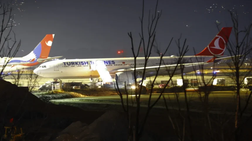 aviao-pega-fogo-ao-pousar-no-nepal-e-aeroporto-e-fechado;-veja-as-imagens