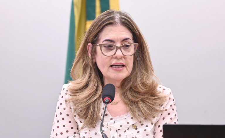 comissao-aprova-aviso-ao-conselho-tutelar-se-crianca-presenciar-prisao-de-pais-por-trafico