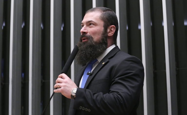 comissao-aprova-punicao-para-quem-financiar-ou-construir-tunel-para-atividade-ilegal