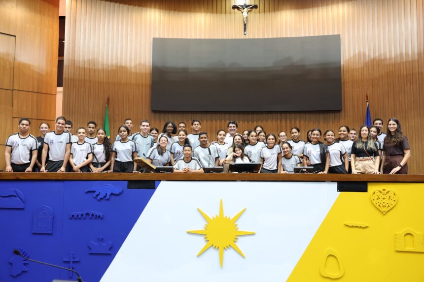 junior-geo-recebe-estudantes-de-pedro-afonso-em-visita-guiada-a-aleto