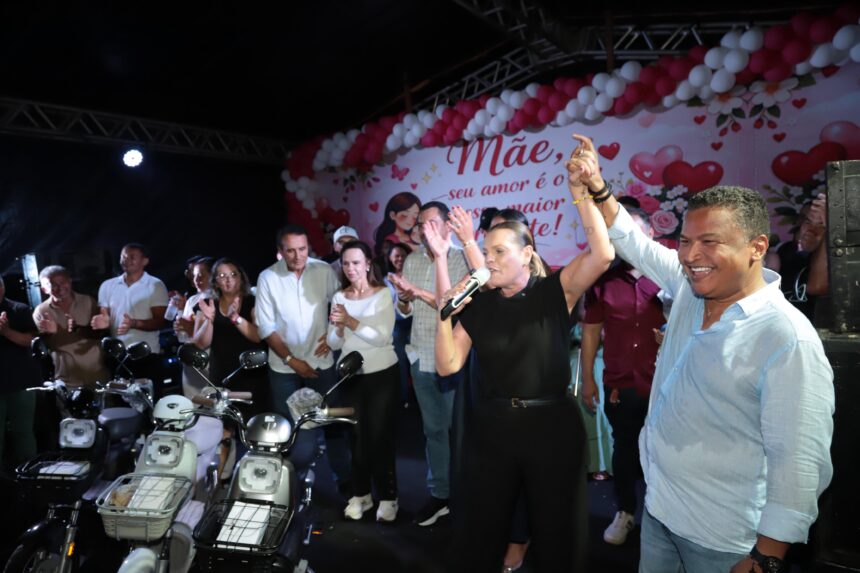 em-axixa,claudia-lelis-reforca-parceria-com-wanderlei-barbosa-e-auri-em-defesa-do-bico-do-papagaio*