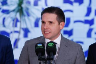 hugo-motta-defende-emendas-parlamentares-e-critica-comparacao-com-penduricalhos