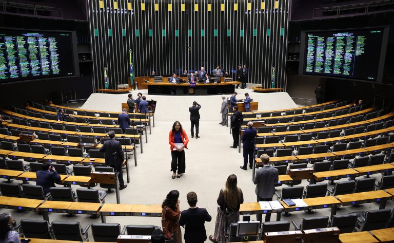 camara-pode-votar-nesta-terca-projetos-sobre-crimes-sexuais,-fertilizantes-e-transporte-publico