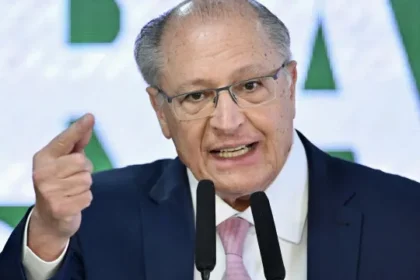 quem-tem-que-portar-arma-e-a-policia,-que-e-profissional,-diz-geraldo-alckmin
