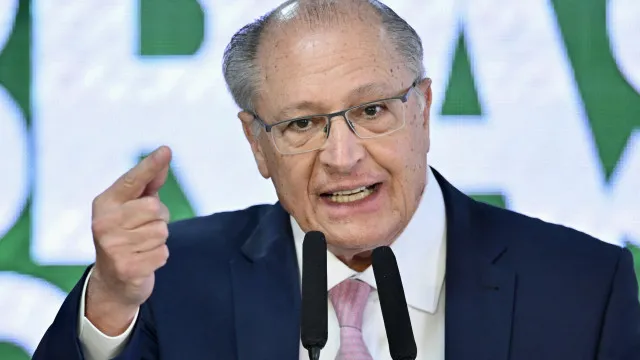 quem-tem-que-portar-arma-e-a-policia,-que-e-profissional,-diz-geraldo-alckmin