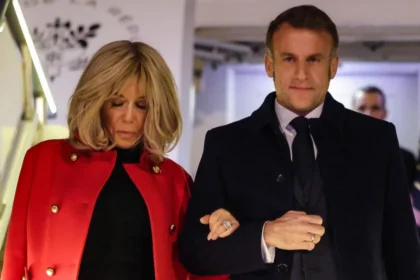“amor-platonico”?-livro-aponta-motivo-de-empurrao-de-brigitte-em-macron