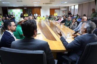 amelio-cayres-se-reune-com-categorias-e-busca-consenso-juridico-para-garantir-indenizacoes
