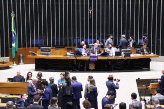 camara-aprova-proposta-que-regulamenta-aposentadoria-compulsoria-de-empregados-publicos-aos-75-anos