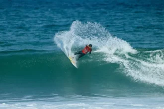 filipe-toledo-lidera-show-brasileiro-e-reencontra-medina-em-raglan