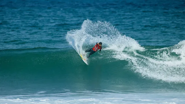 filipe-toledo-lidera-show-brasileiro-e-reencontra-medina-em-raglan