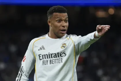 “isso-nao-e-o-real-madrid”:-mbappe-reclama-e-arbeloa-o-desmente