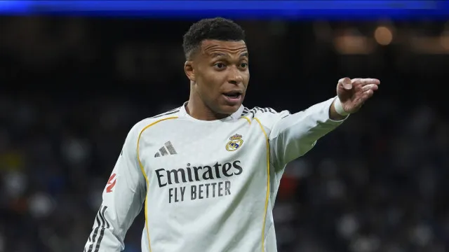 “isso-nao-e-o-real-madrid”:-mbappe-reclama-e-arbeloa-o-desmente